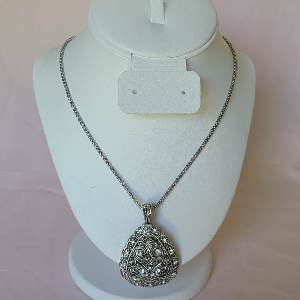 Premier Designs Pendant Enhancer Magnetic Rhinestone Filigree Box Necklace